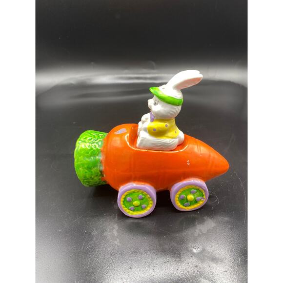 Vintage Bunny Rabbit Hare & Carrot Salt and Pepper Shakers - Picture 2 of 7